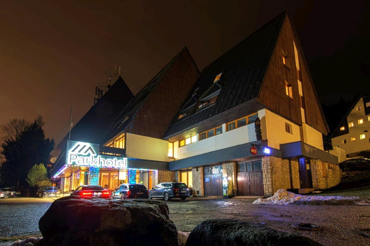 Parkhotel هاراشوف المظهر الخارجي الصورة