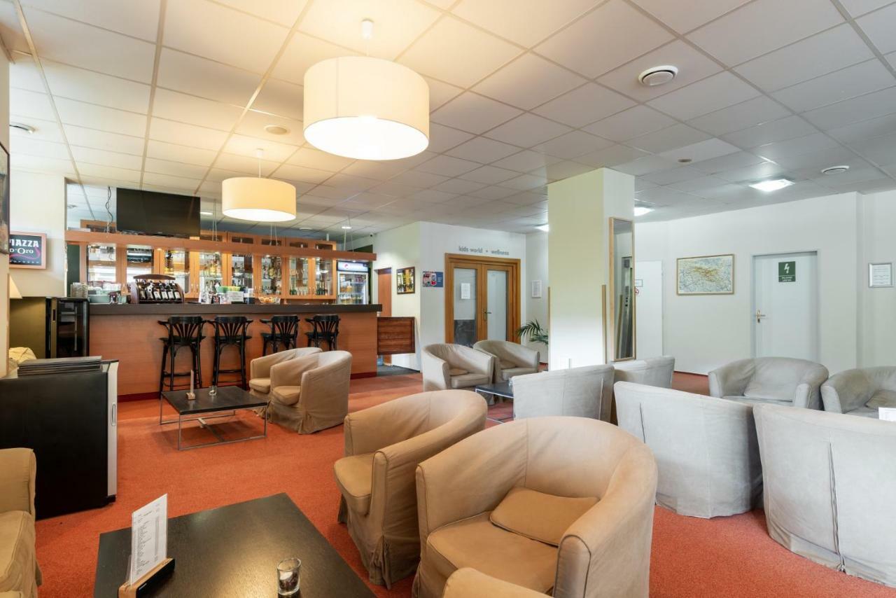 Parkhotel هاراشوف المظهر الخارجي الصورة